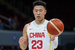 高效输出！贺希宁半场5投3中&三分4中2 得到9分1板1助1断